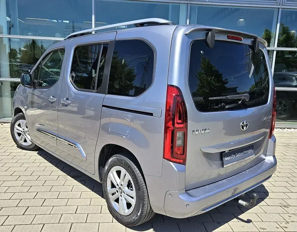 Gebraucht Toyota Proace Verso City 131 PS (96 kW) 2022 Bismutsilber metallic Kombi