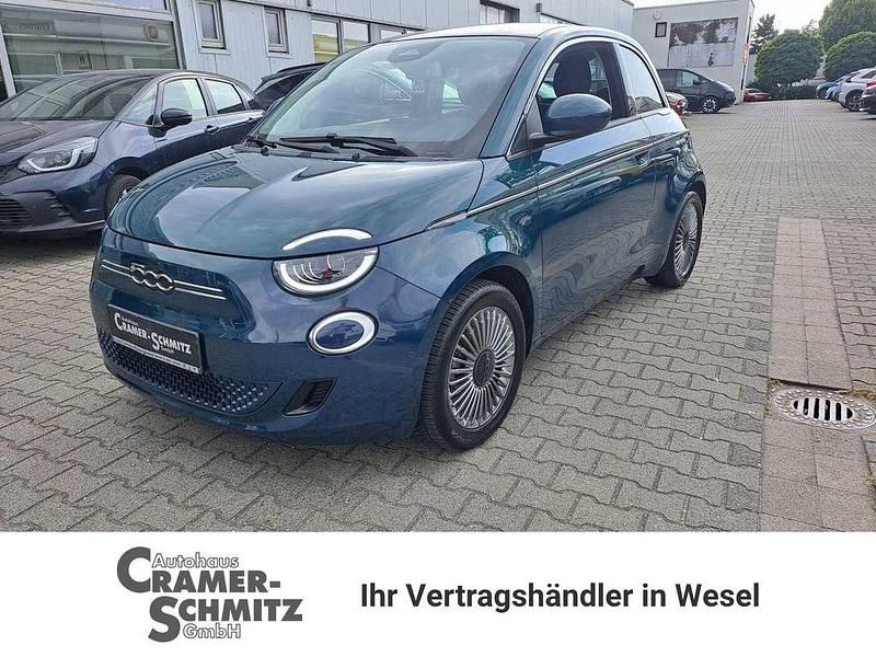 Ozeangrünmet. Gebraucht 2023 Fiat 500e Limousine | 24.950 € (Etwas zu teuer) - Bild 1/4