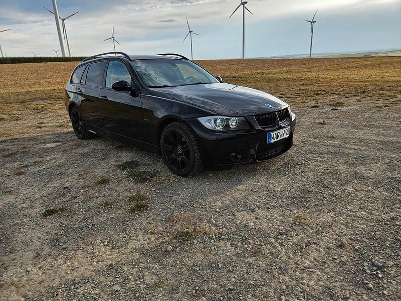 Gebraucht BMW 320 163 PS (119 kW) 2007 Schwarz Kombi