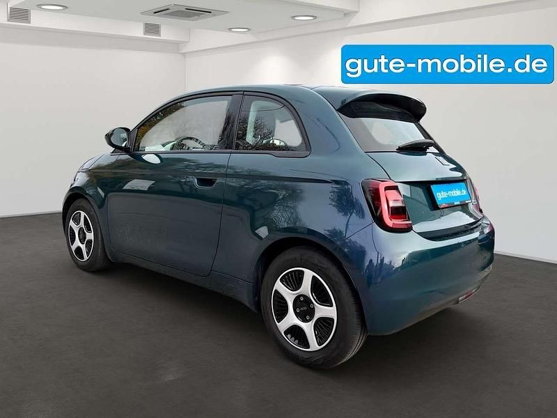 Gebraucht Fiat 500e Action 69 kW (95 PS) 2023 Grün colore interno (fabric. with fiat l (metallic) Kleinwagen