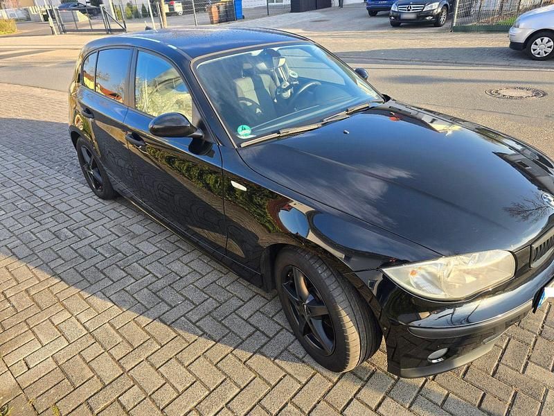 Gebraucht BMW 116 122 PS (89 kW) 2007 Schwarz Kleinwagen