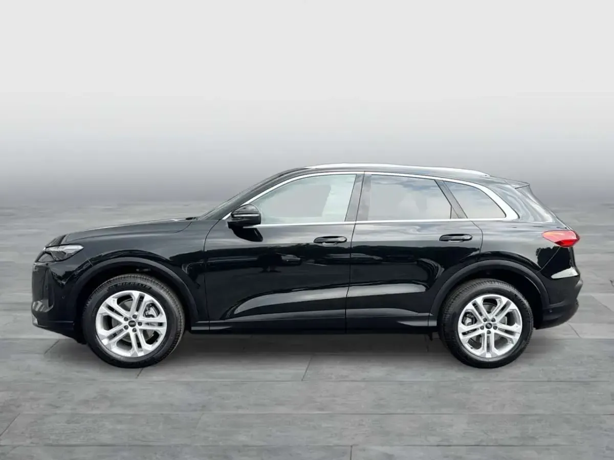 Gebraucht Audi Q5 Comfort 204 PS (150 kW) 2025 Mythosschwarz metallic SUV