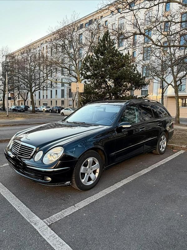 Gebraucht Mercedes E220 150 PS (110 kW) 2005 Schwarz Kombi