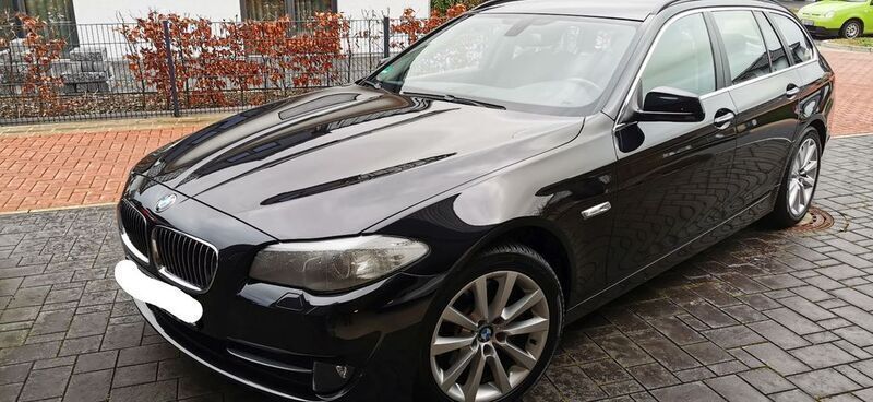Schwarz Gebraucht 2012 BMW 530 Sport Line Kombi | 10.449 € (Superpreis) - Bild 1/4
