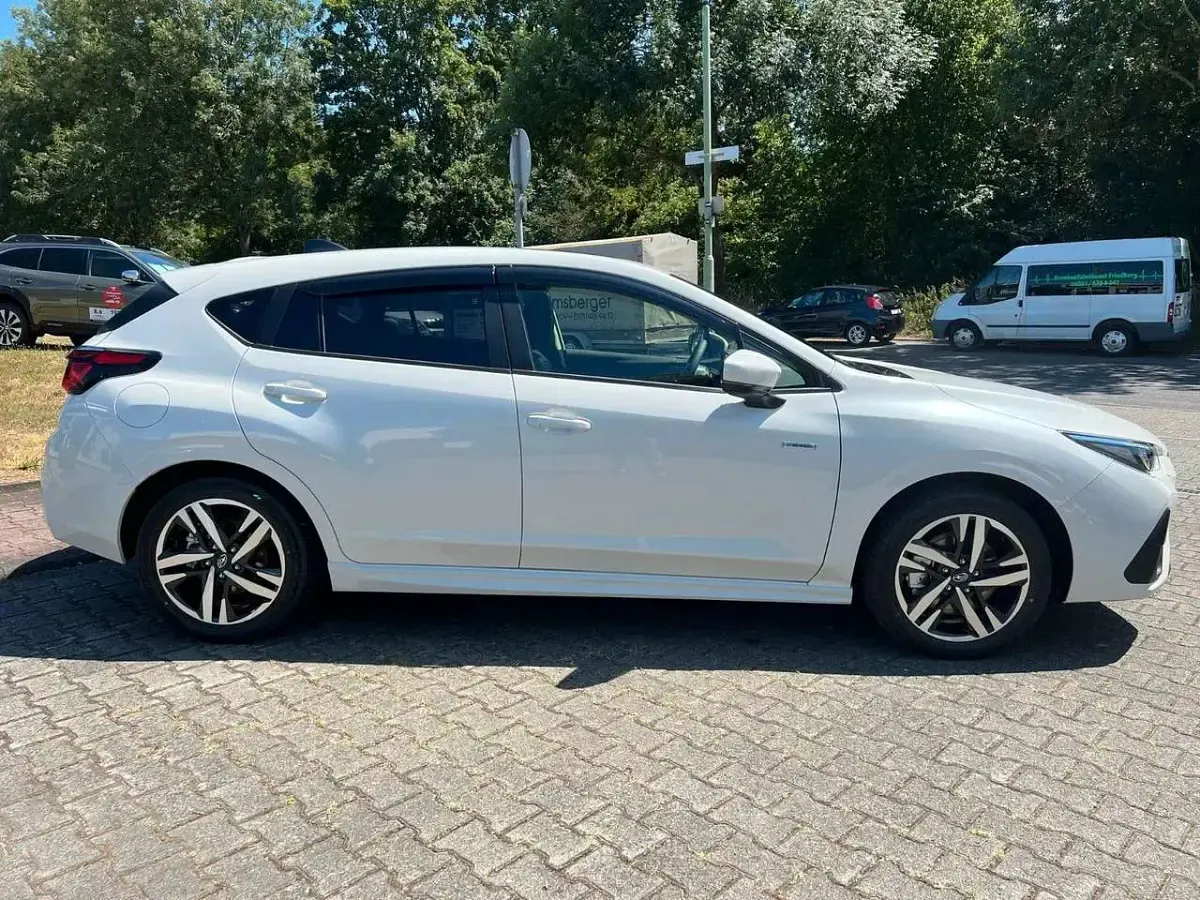 Gebraucht Subaru Impreza Platinum 136 PS (100 kW) 2025 Crystal white pearl Kleinwagen
