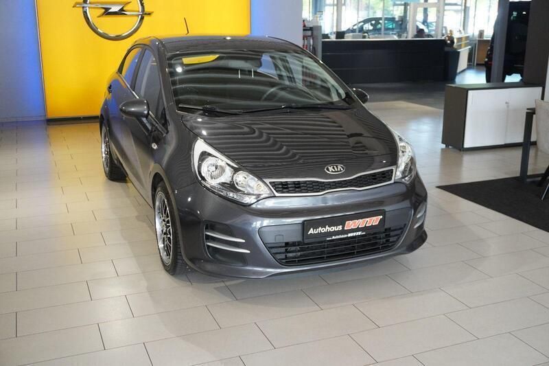 Grau Gebraucht 2015 Kia Rio Start Kleinwagen | 6.999 € (Fairer Preis) - Bild 1/4