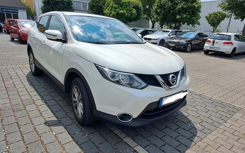 Weiß Gebraucht 2016 Nissan Qashqai Acenta SUV | 13.800 € (Etwas zu teuer) - Bild 1/4