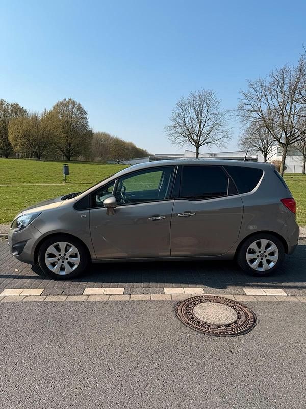 Gebraucht Opel Meriva 101 PS (74 kW) 2010 Braun Van / Kleinbus