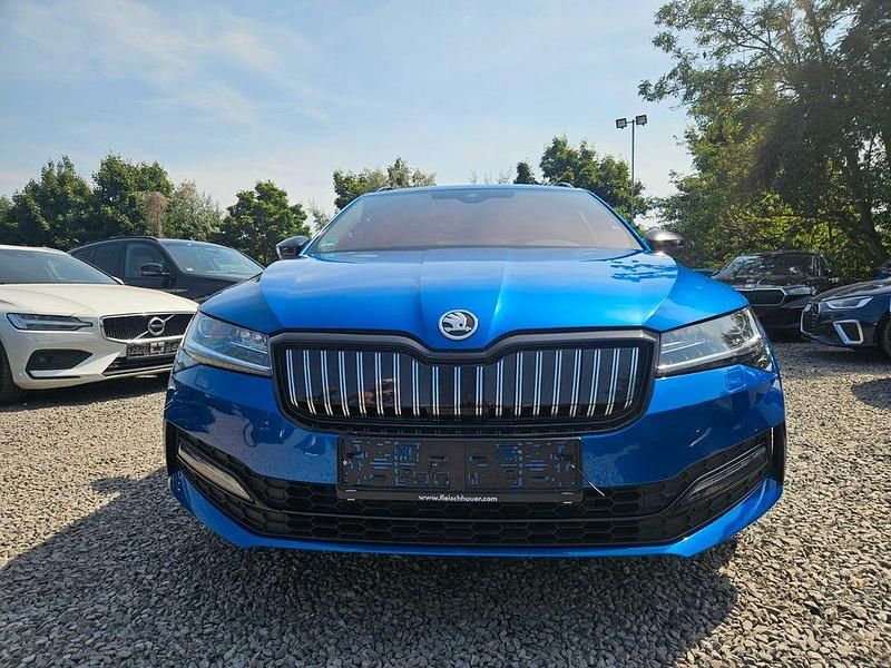 Blau Gebraucht 2021 Skoda Superb SportLine Kombi | 19.900 € (Superpreis) - Bild 1/4