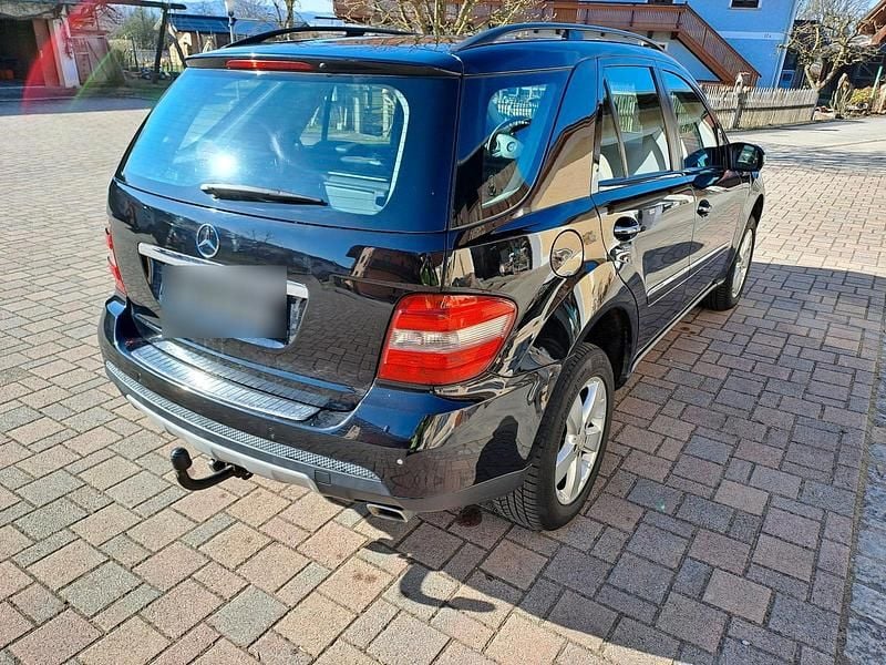 Gebraucht Mercedes ML320 224 PS (164 kW) 2007 Schwarz SUV