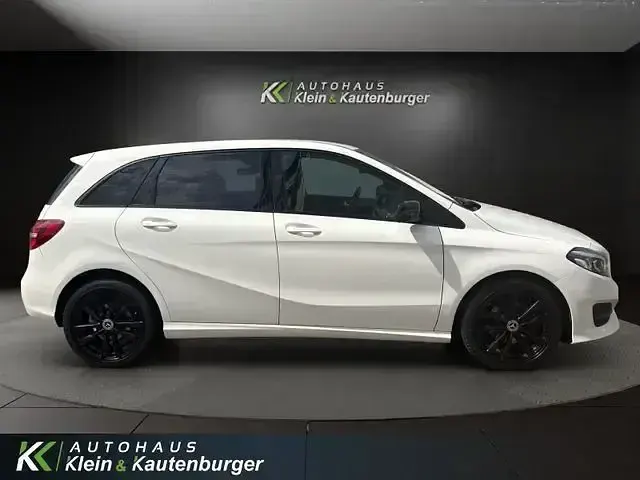 Gebraucht Mercedes B180 Style 122 PS (89 kW) 2018 Weiß Kleinwagen