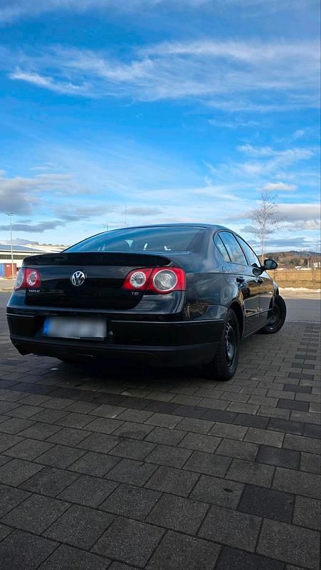 Gebraucht VW Passat 122 PS (89 kW) 2009 Schwarz Limousine