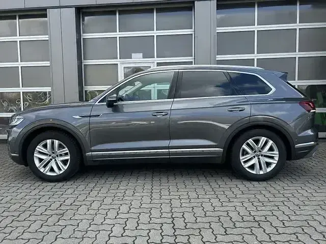 Gebraucht VW Touareg 231 PS (169 kW) 2023 Siliziumgrau metallic, siliziu SUV