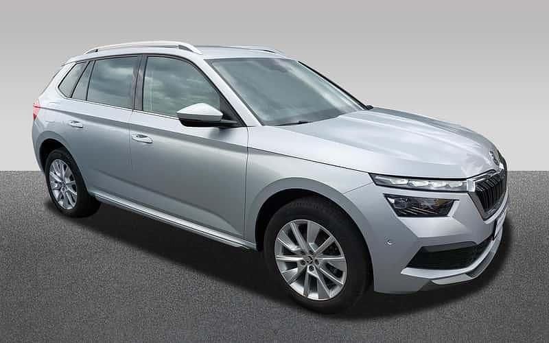 Brilliantsilber metallic met. brilliantsilber metallic met. Gebraucht 2020 Skoda Kamiq Style SUV | 19.567 € (Etwas zu teuer) - Bild 1/4