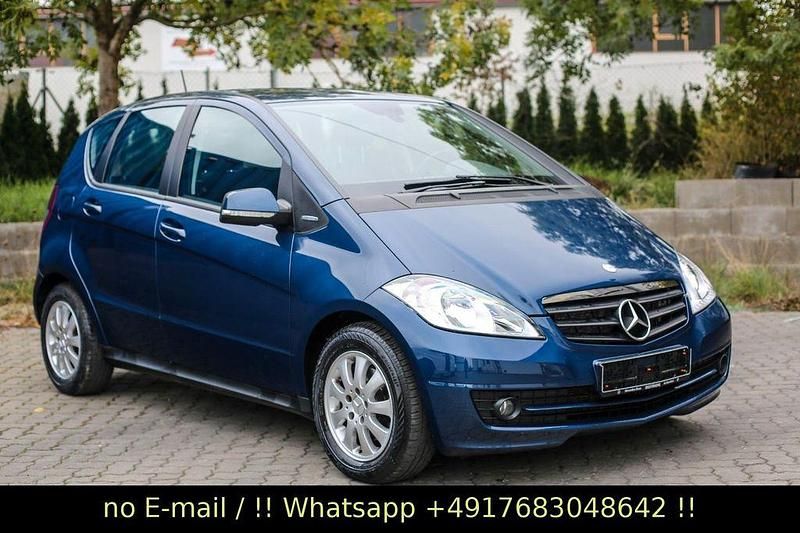 Blau Gebraucht 2010 Mercedes A180 Limousine | 4.450 € (Guter Preis) - Bild 1/4
