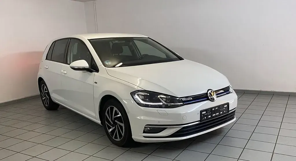 Używany VW Golf VII Join 131 KM (96 kW) 2019 Biały Sedan/Limuzyna