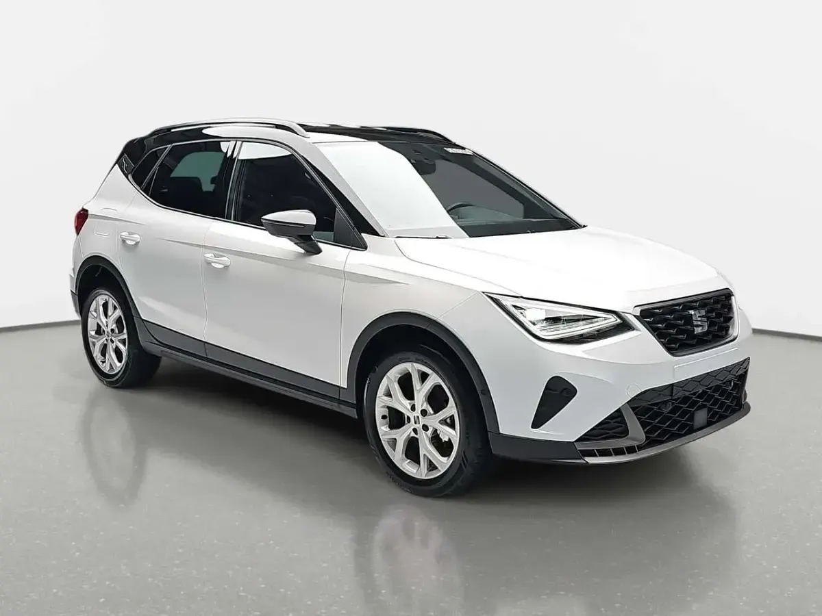 Neu Seat Arona FR 116 PS (85 kW) 2026 Glacial weiß/schwarz metallic SUV