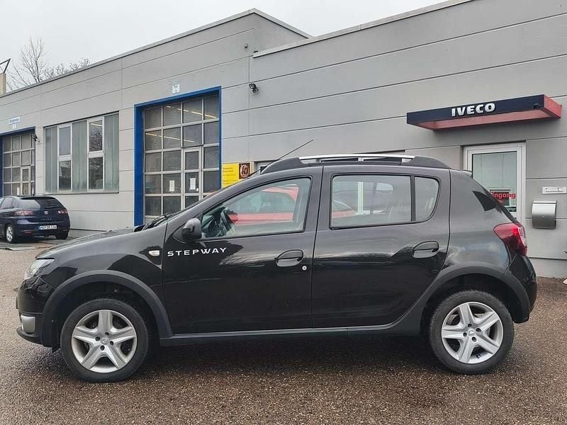 Gebraucht Dacia Sandero Stepway 90 PS (66 kW) 2015 Perlmuttschwarz Kleinwagen