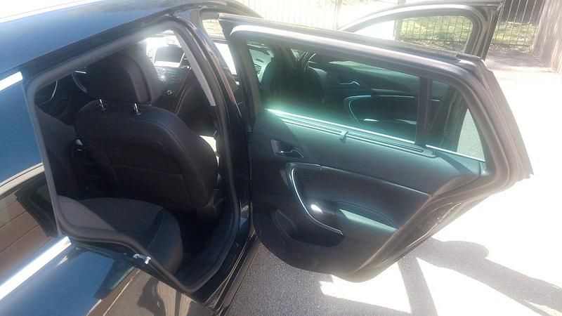 Usado Opel Insignia Active 160 HP (117 kW) 2013 Preto Carrinha