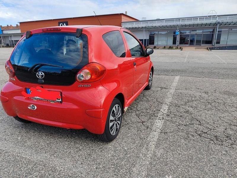 Gebraucht Toyota Aygo 68 PS (50 kW) 2007 Rot Kleinwagen