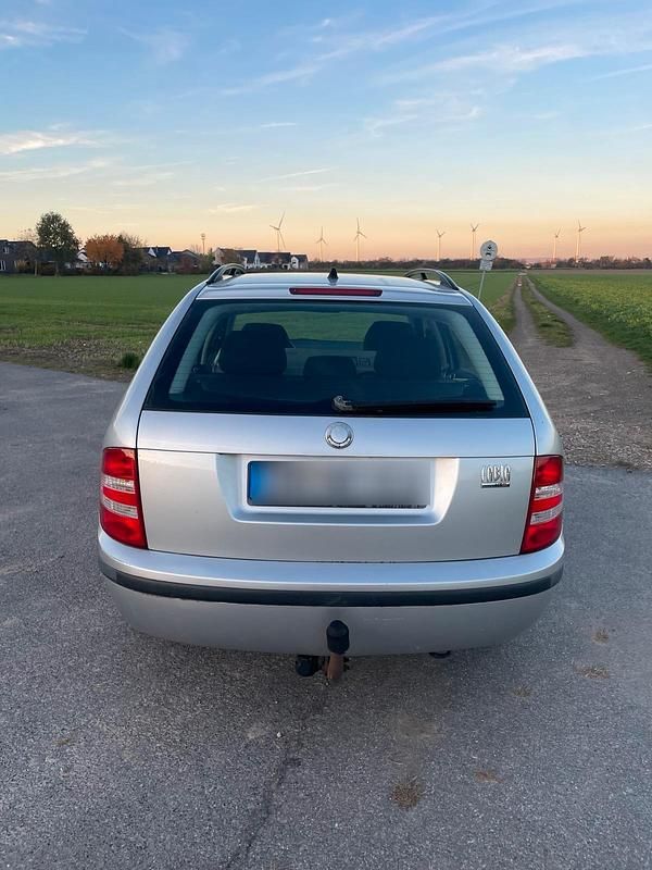 Silber Gebraucht 2006 Skoda Fabia Kombi | 1.190 € - Bild 1/4