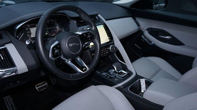 Gebraucht Jaguar E-Pace R-Dynamic 309 PS (227 kW) 2022 Eiger grey (metallic) SUV