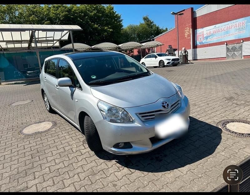 Gebraucht Toyota Verso 126 PS (92 kW) 2010 Grau Van / Kleinbus