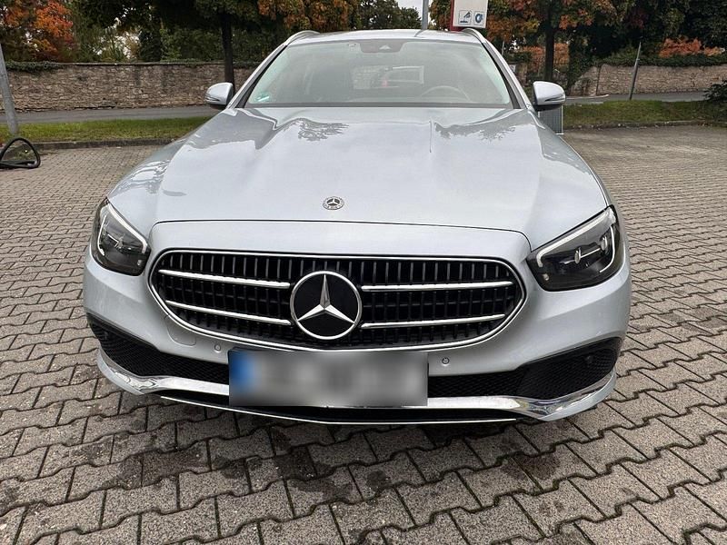 Gebraucht Mercedes E220 Avantgarde 194 PS (142 kW) 2021 Silber Kombi