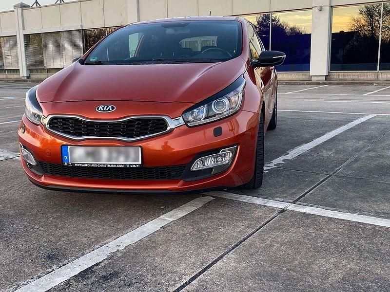 Gebraucht Kia ProCeed Spirit 135 PS (99 kW) 2014 Orange Kleinwagen