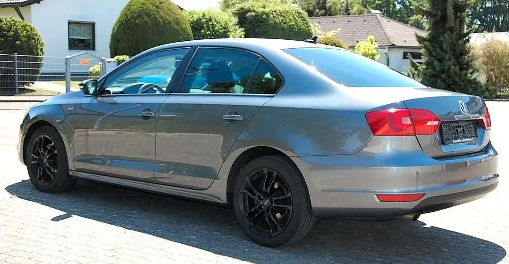 Brugt VW Jetta Match 105 HK (77 kW) 2012 Grå Sedan