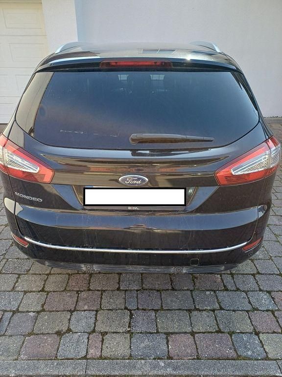 Gebraucht Ford Mondeo 163 PS (119 kW) 2013 Schwarz Limousine