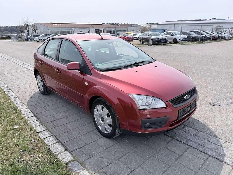 Gebraucht Ford Focus Trend 116 PS (85 kW) 2007 Ruby rouge Limousine