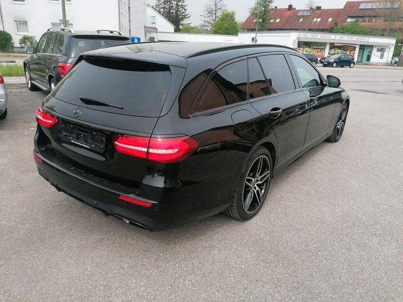 Gebraucht Mercedes E220 AMG 194 PS (142 kW) 2017 Schwarz Limousine