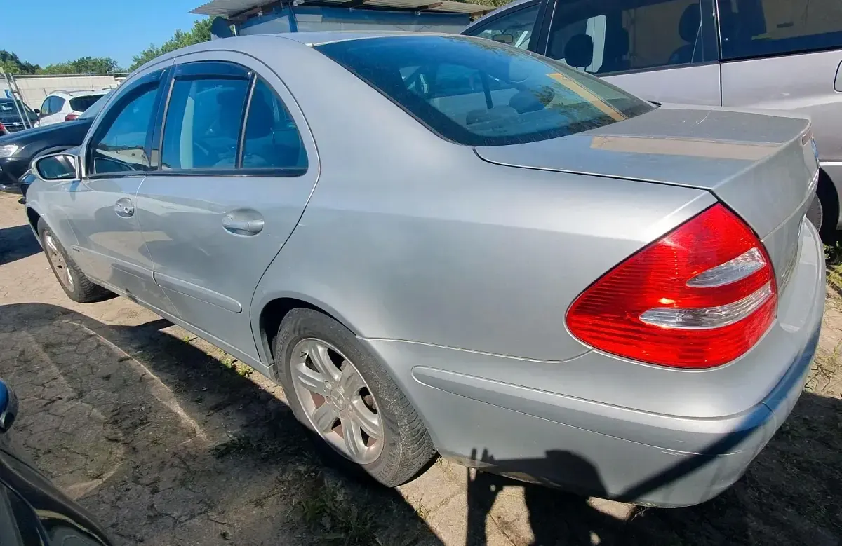 Gebraucht Mercedes E200 Classic 163 PS (119 kW) 2005 Silber Limousine