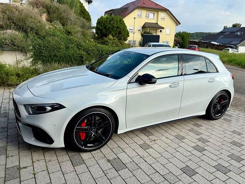 Weiß Gebraucht 2019 Mercedes A45 AMG AMG Limousine | 46.700 € (Teuer) - Bild 1/4