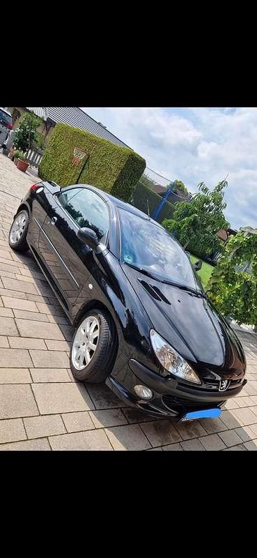 Schwarz Gebraucht 2002 Peugeot 206 CC Platinum Cabrio | 3.300 € (Teuer) - Bild 1/4
