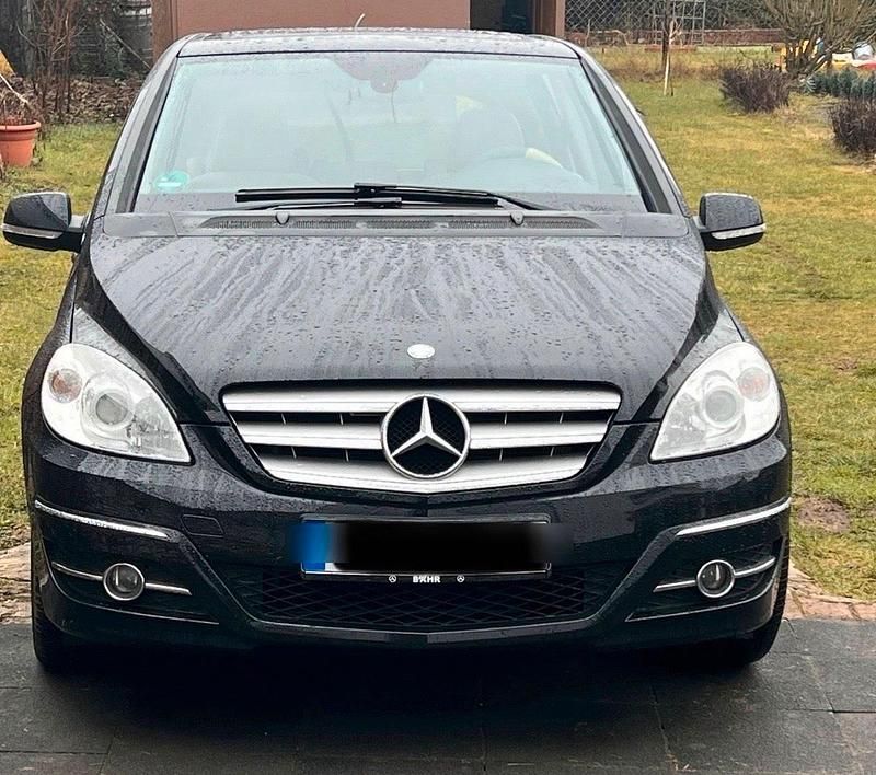 Gebraucht Mercedes B180 116 PS (85 kW) 2009 Schwarz Van / Kleinbus
