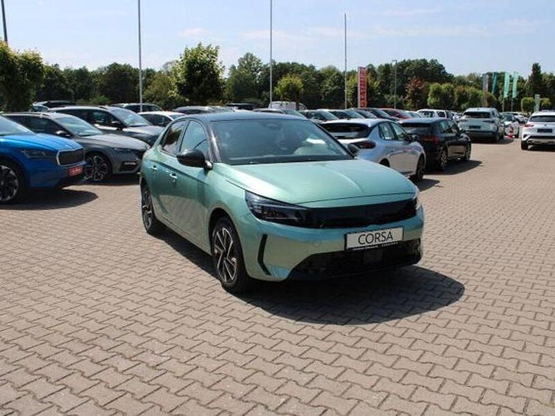 Grün Neu 2025 Opel Corsa Limousine | 21.345 € (Etwas zu teuer) - Bild 1/4