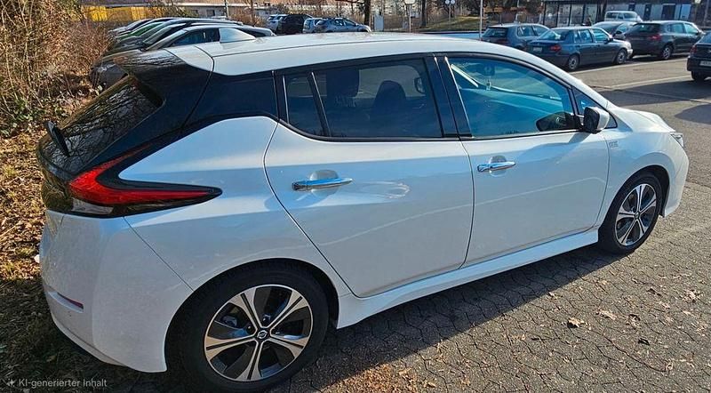 Gebraucht Nissan Leaf N-Connecta 110 kW (150 PS) 2021 Weiß Kleinwagen