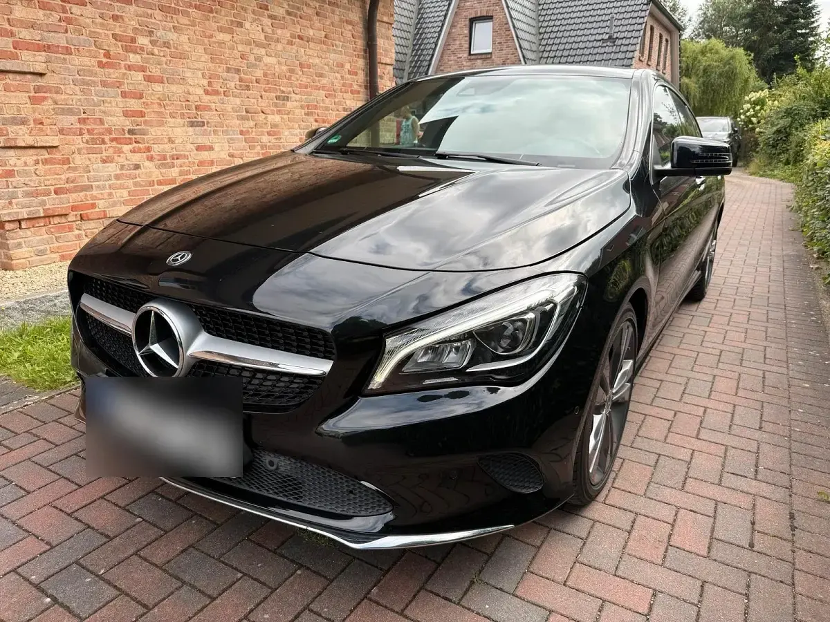 Gebraucht Mercedes CLA180 122 PS (89 kW) 2018 Schwarz Coupé