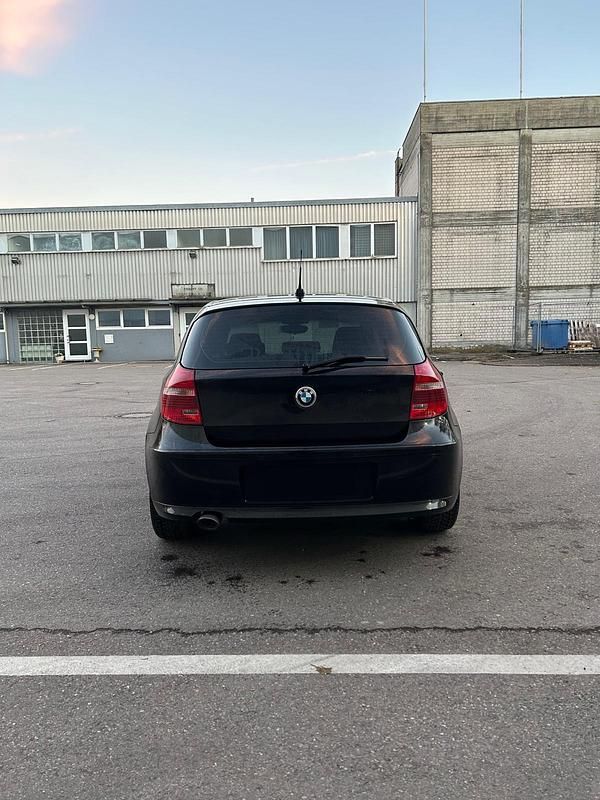 Gebraucht BMW 120 177 PS (130 kW) 2009 Schwarz Kleinwagen