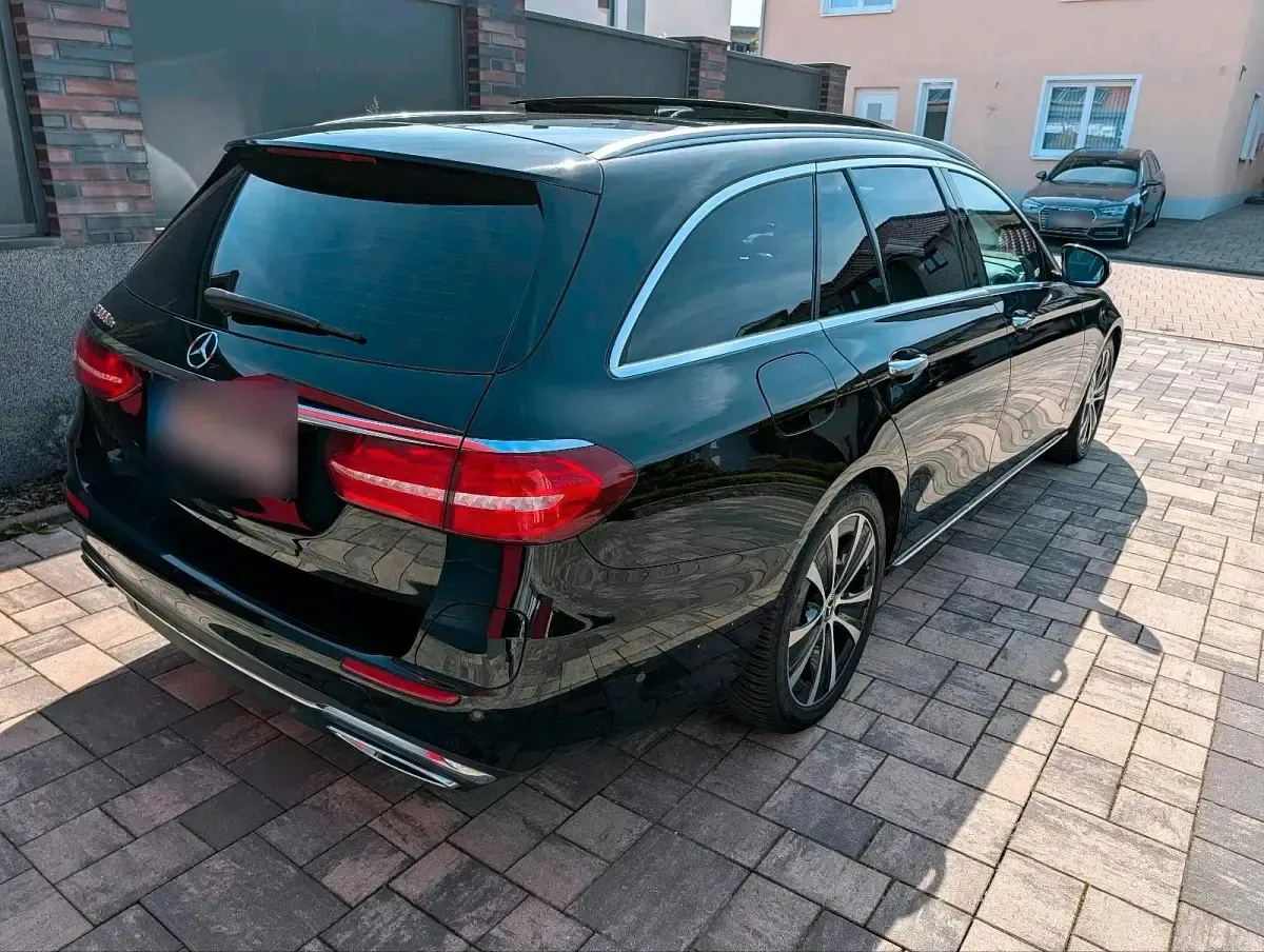 Second-hand Mercedes E300 306 CP (225 kW) 2019 Negru Break