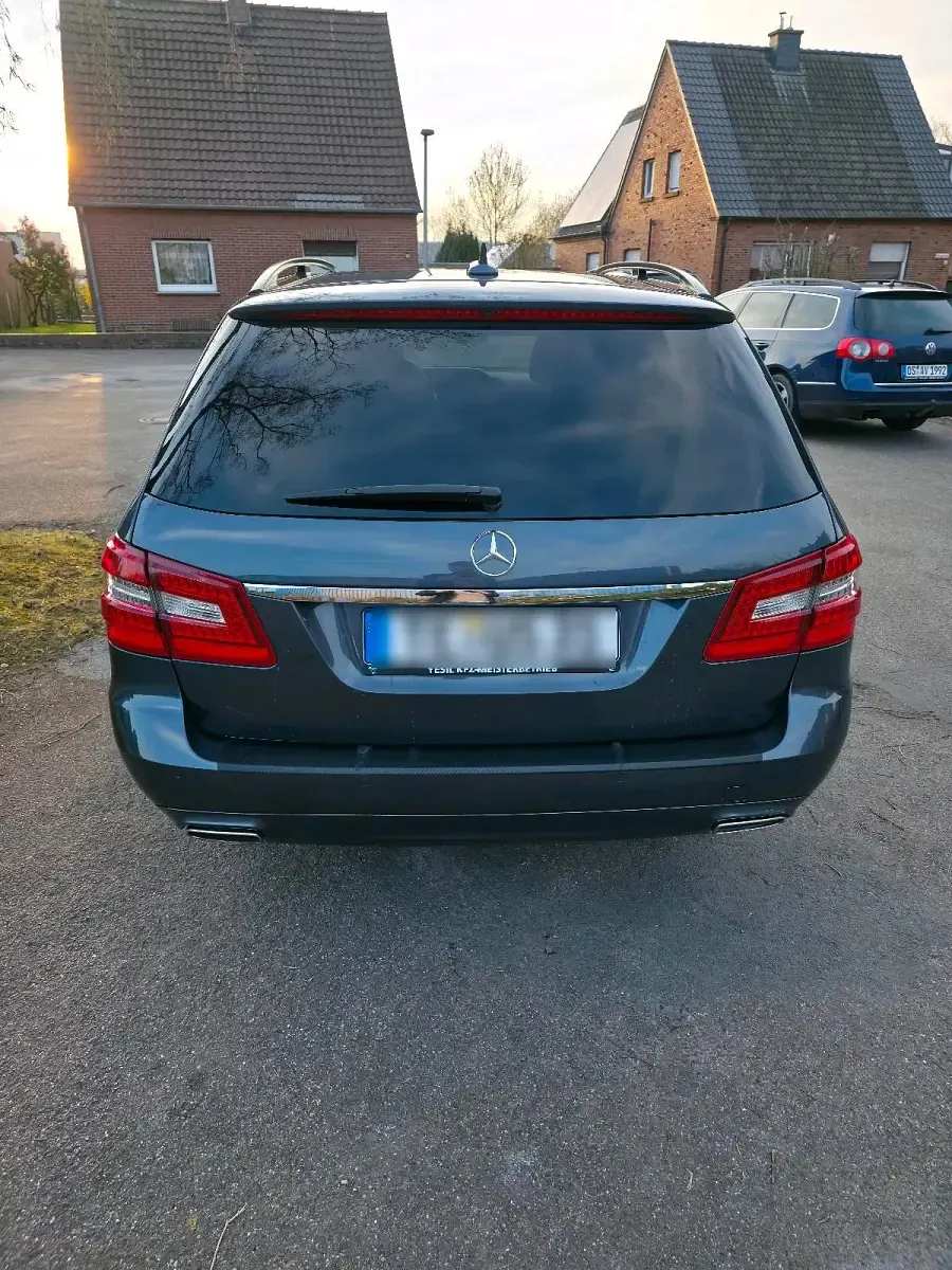 Gebraucht Mercedes E220 170 PS (125 kW) 2012 Grau Kombi