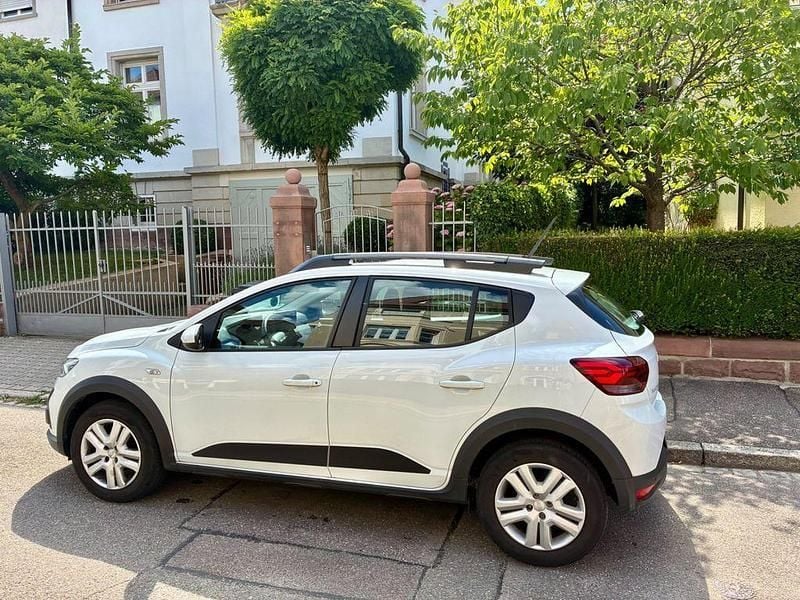 Gebraucht Dacia Sandero Expression 101 PS (74 kW) 2023 Weiß Kleinwagen