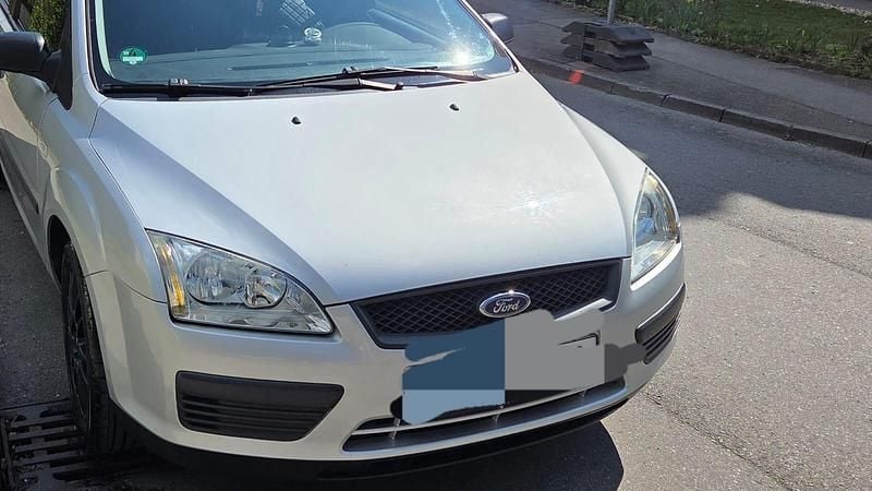 Gebraucht Ford Focus 100 PS (73 kW) 2006 Silber Limousine