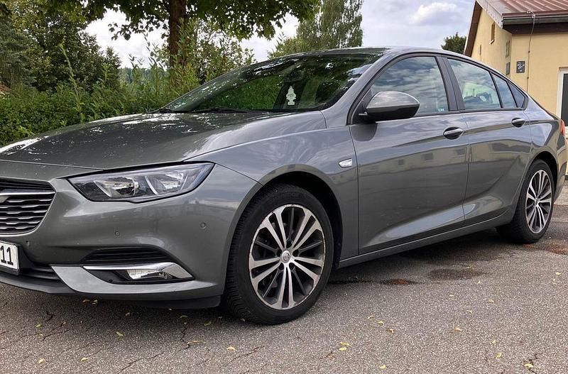 Grau Gebraucht 2017 Opel Insignia Sport Limousine | 8.633 € (Fairer Preis) - Bild 1/4