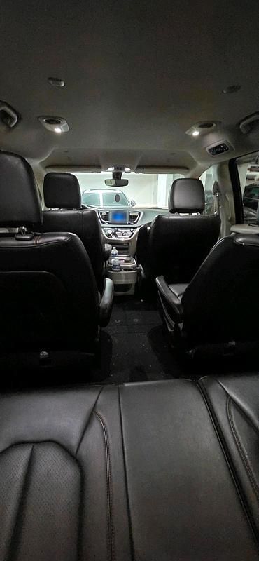 Gebraucht Chrysler Pacifica 291 PS (214 kW) 2021 Grau Van