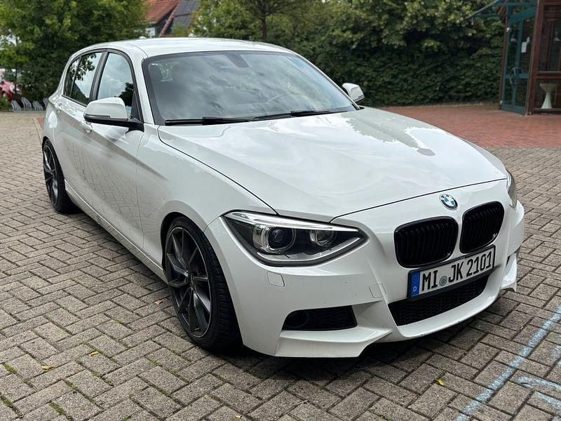 Weiß Gebraucht 2011 BMW 116 M Sport Kleinwagen | 5.100 € (Fairer Preis) - Bild 1/4