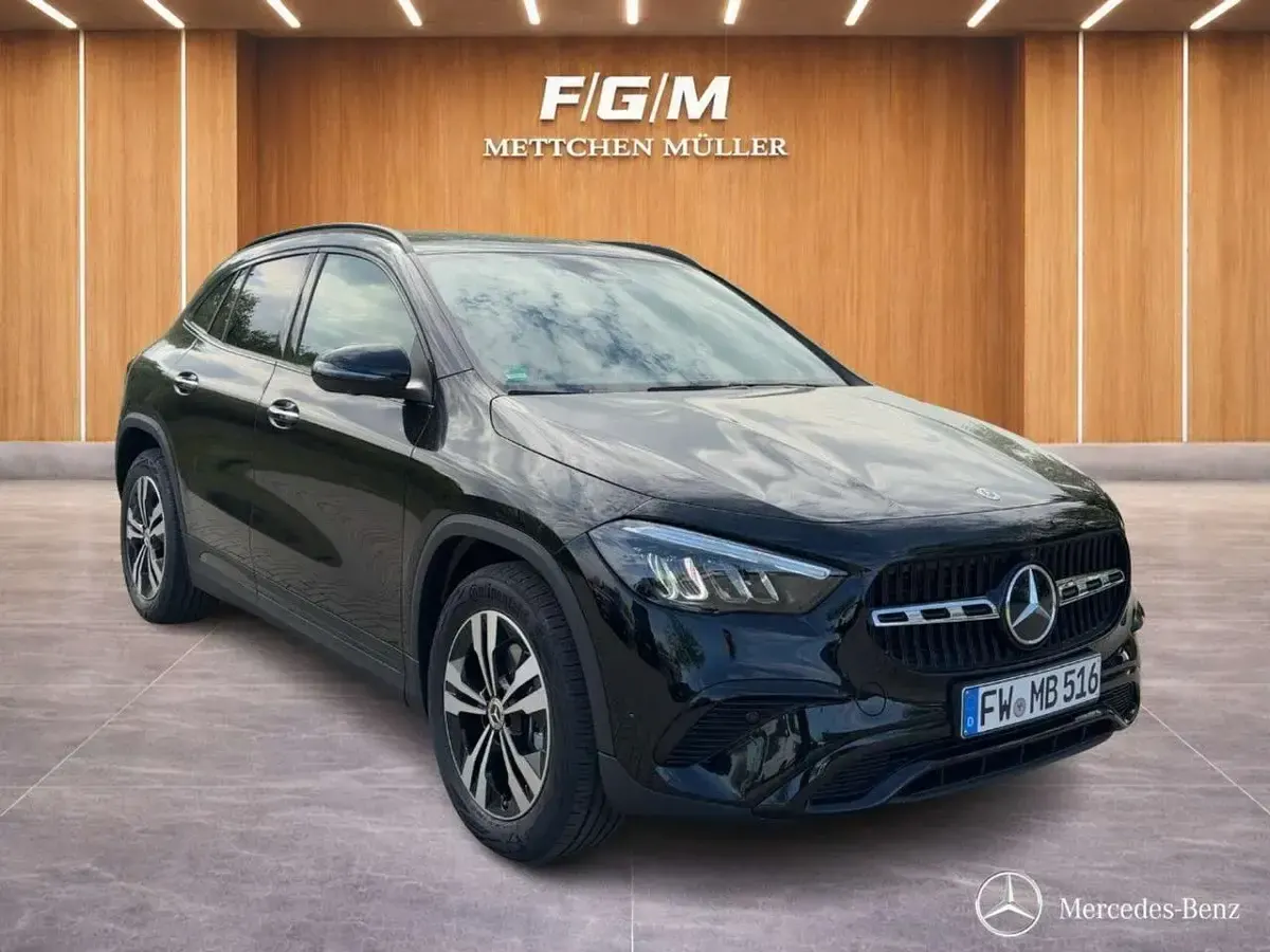 Gebraucht Mercedes GLA180 Progressive 136 PS (100 kW) 2026 Unilack nachtschwarz SUV