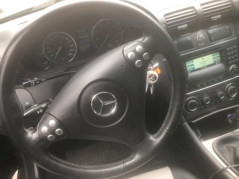 Gebraucht Mercedes C180 143 PS (105 kW) 2007 Grau Coupé